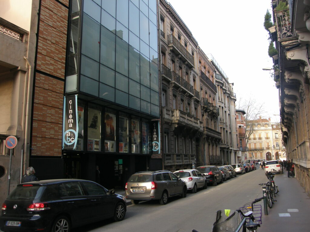 Façade du cinéma ABC rue Saint-Bernard à Toulouse