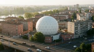 La sphère blanche de l"ONERA à Toulouse près de la rocade