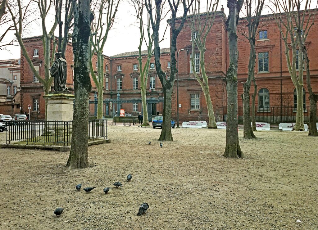 Palais de Justice et secteur Saint-Michel à Toulouse, au-dessus de l’ancien cimetière médiéval