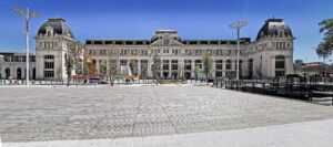 Façade et parvis Canal de la gare Toulouse-Matabiau