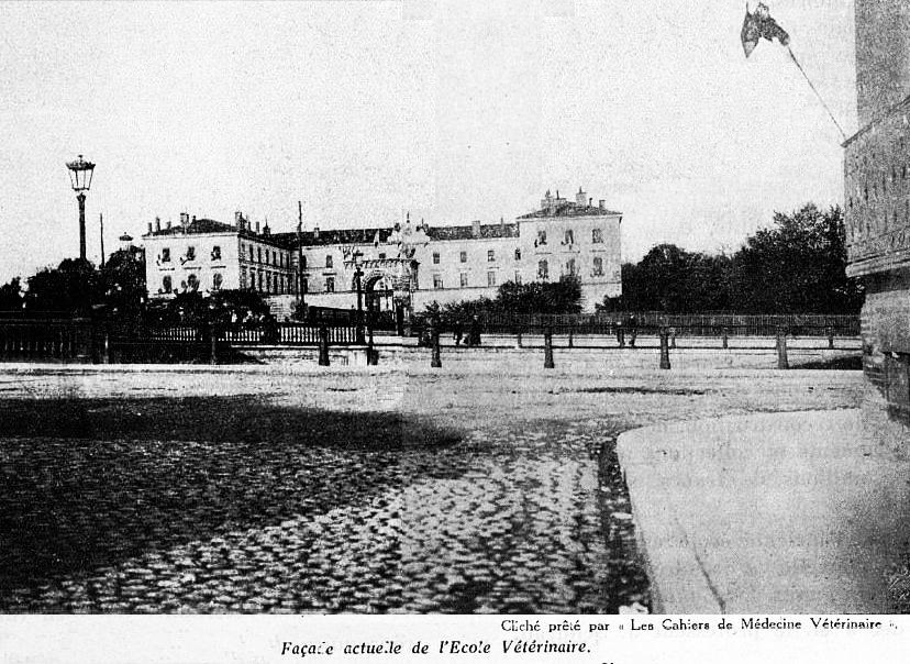 Façade de l’ancienne école vétérinaire de Toulouse en 1934, sur le futur site de Guillaumet