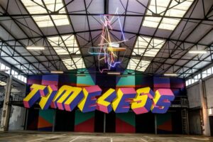 Installation de street art Layup dans un ancien bâtiment réinvesti à Toulouse