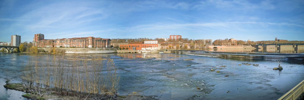 Panorama de Toulouse depuis le Bazacle
