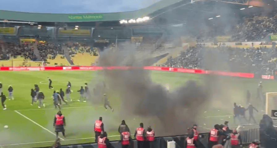 Incidents lors du match entre Nantes et le TFC à la Beaujoire