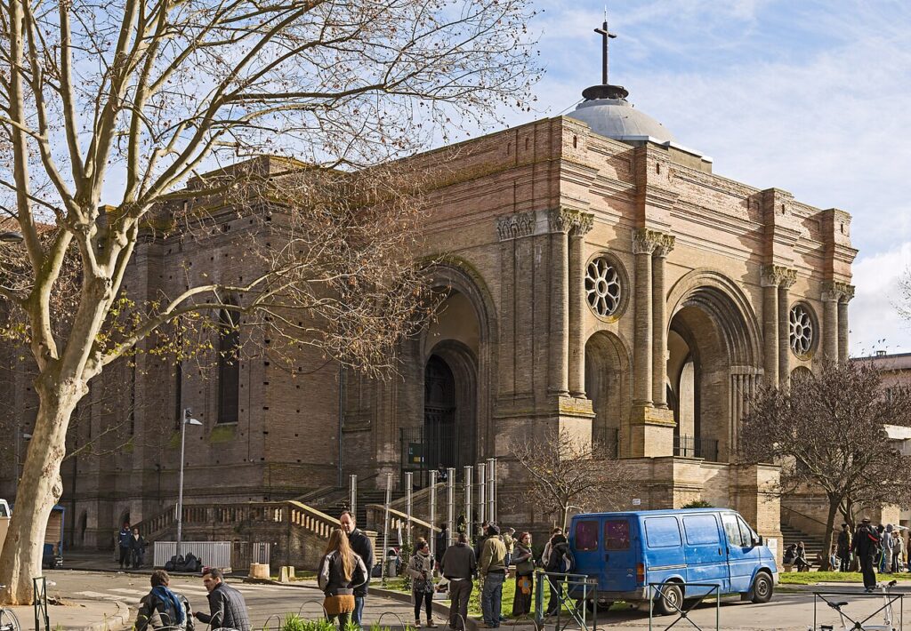 Église Saint-Aubin à Toulouse, façade du monument au cœur du quartier Saint-Aubin