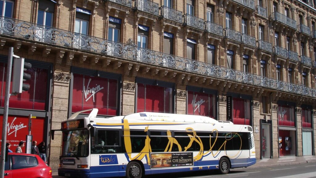 Bus Tisséo rue d'Alsace-Lorraine à Toulouse