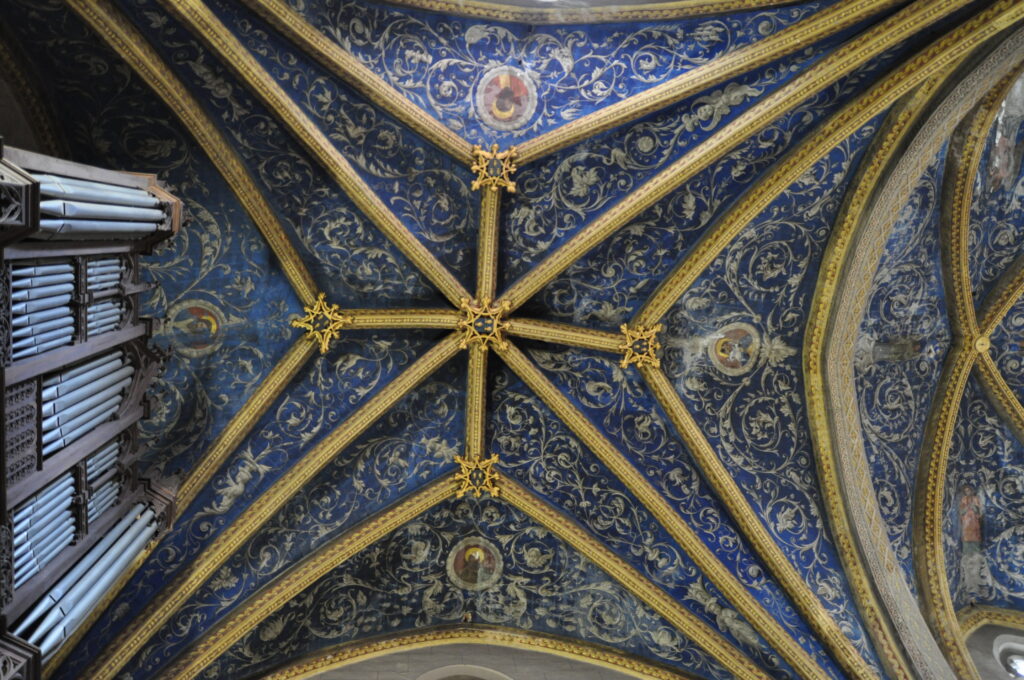 Intérieur gothique de la chapelle des Italiens à Toulouse