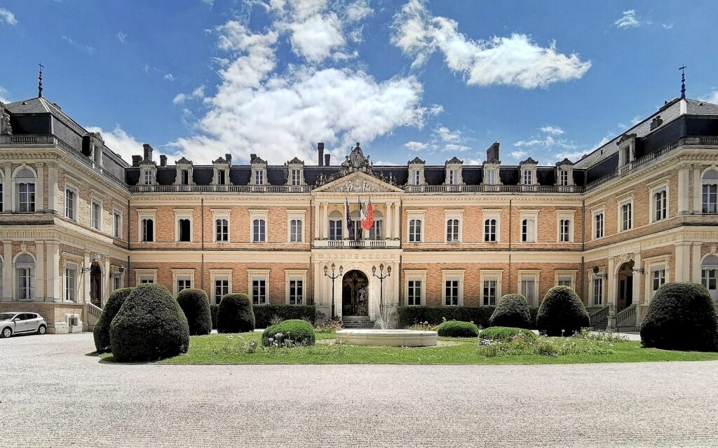 Façade nord du Palais Niel à Toulouse