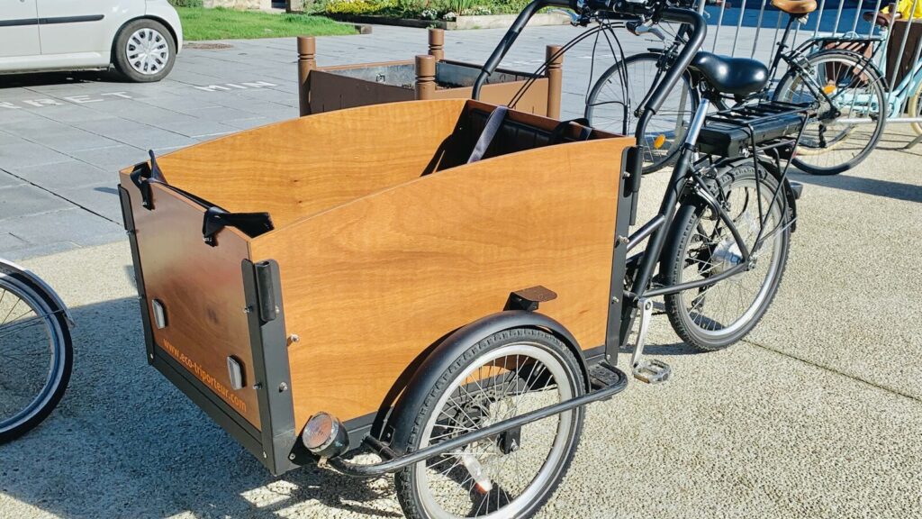 Vélo-cargo illustrant le dépannage à vélo à Toulouse