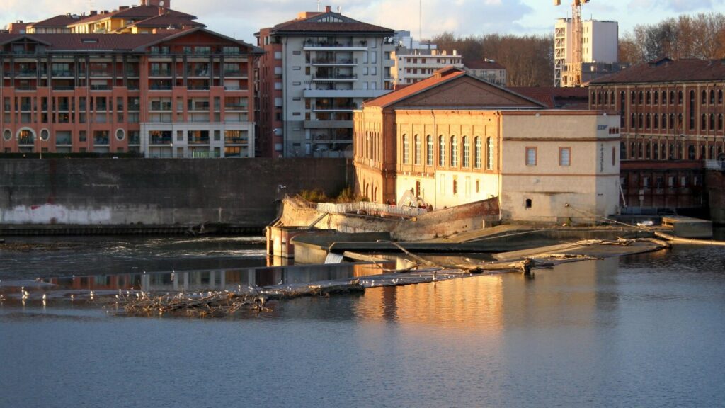 La chaussée du Bazacle sur la Garonne à Toulouse