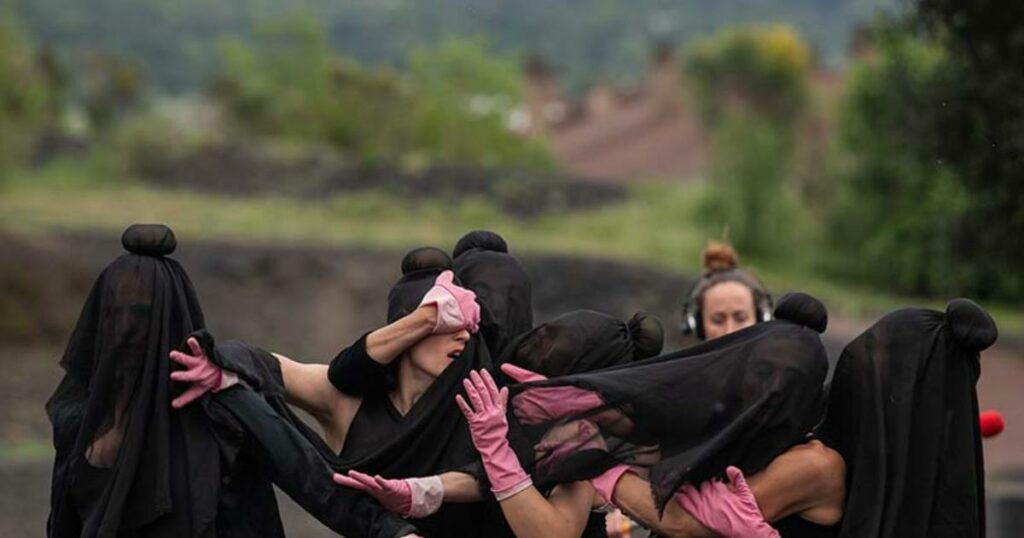 Danseurs en plein air pendant La Danse au Grand Jour à Toulouse
