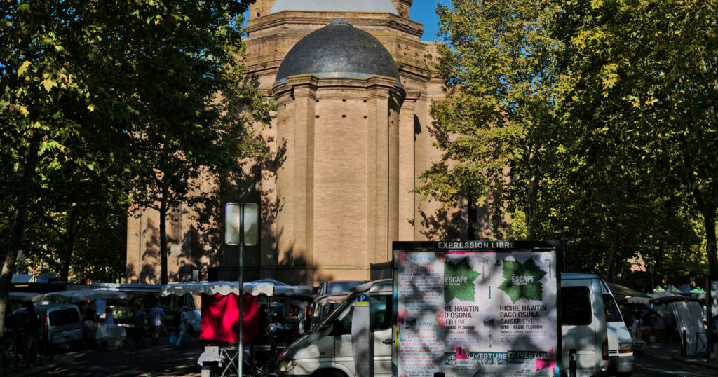 Marché autour de l’église Saint-Aubin à Toulouse